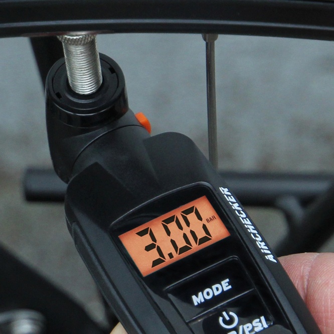 SKS AIRCHECKER SPANNINGMETER DIGITAAL - Afbeelding 2